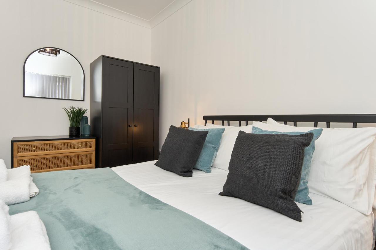 Beautiful 3 Bed Apartment In Bonchurch - Nr Ventnor - Large Outside Terrace & Parking - Dog Friendly - The Perfect Choice For Couples, Friends, Families - 5 Mins To Beach Ngoại thất bức ảnh