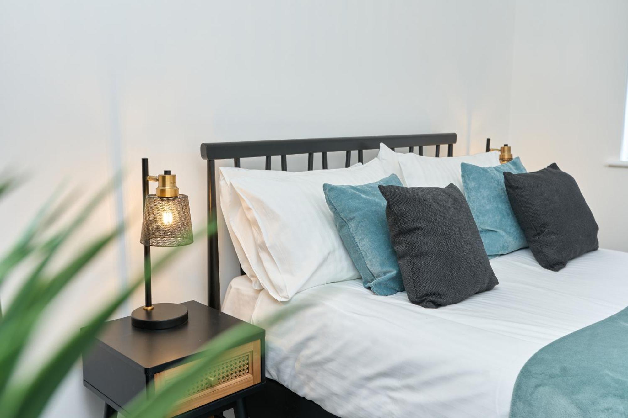 Beautiful 3 Bed Apartment In Bonchurch - Nr Ventnor - Large Outside Terrace & Parking - Dog Friendly - The Perfect Choice For Couples, Friends, Families - 5 Mins To Beach Ngoại thất bức ảnh